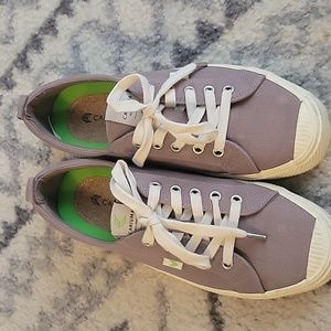 Cariuma low mystic grey canvas sneakers Size 8